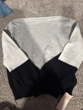 Women's Colorblock V-Neck Sweater - Gray, White & Black